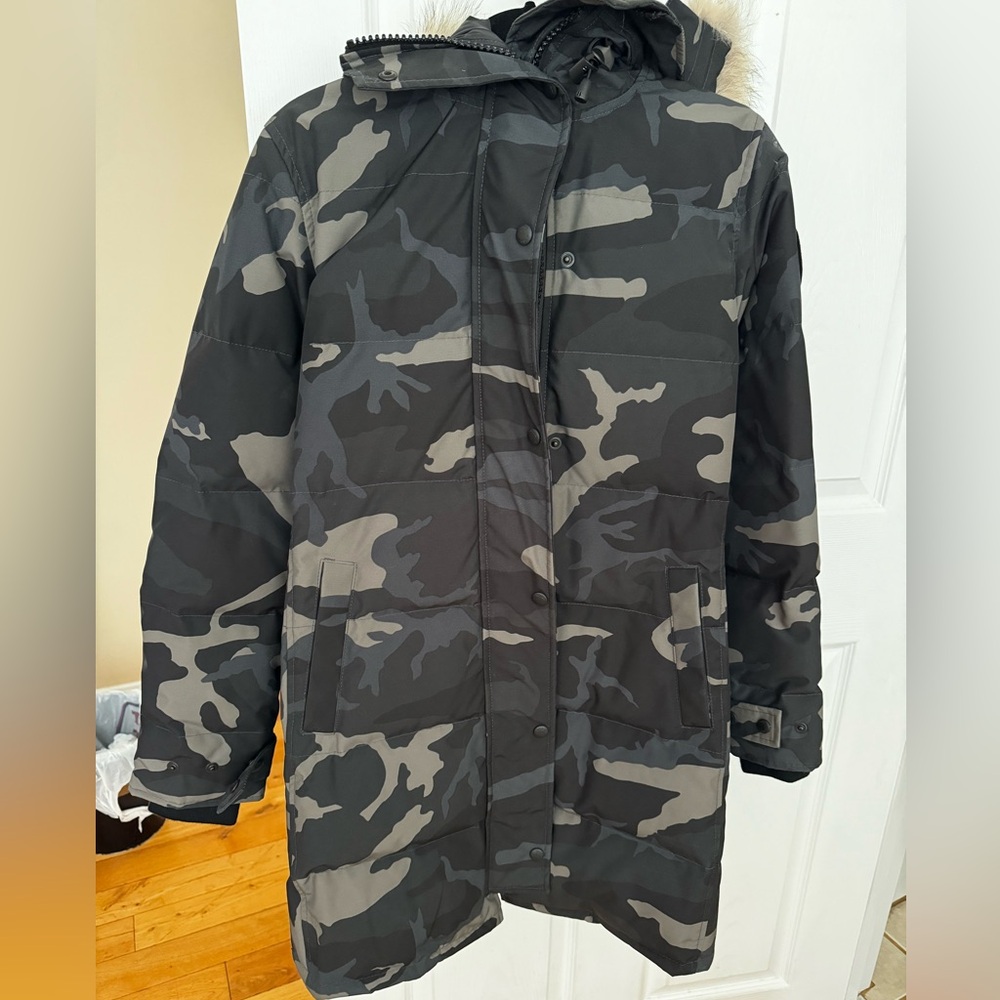 Canada goose shelburne parka black label black camo size small